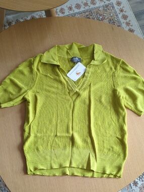 Belldini V-Neck Short Sleeve Knit Top in Lime
